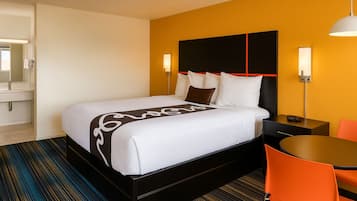 Room, 1 King Bed | Bathroom