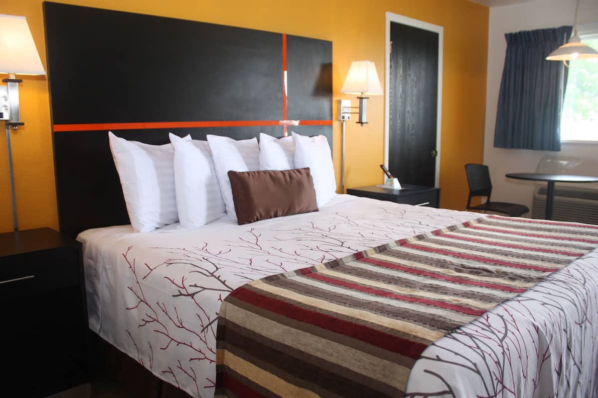 room, 1 king bed | free wifi, bed sheets