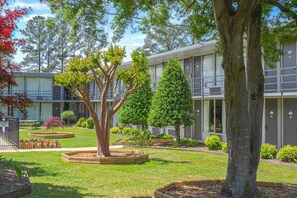 Garden - Masters Inn Selma/Smithfield I-95 By OYO (Selma)