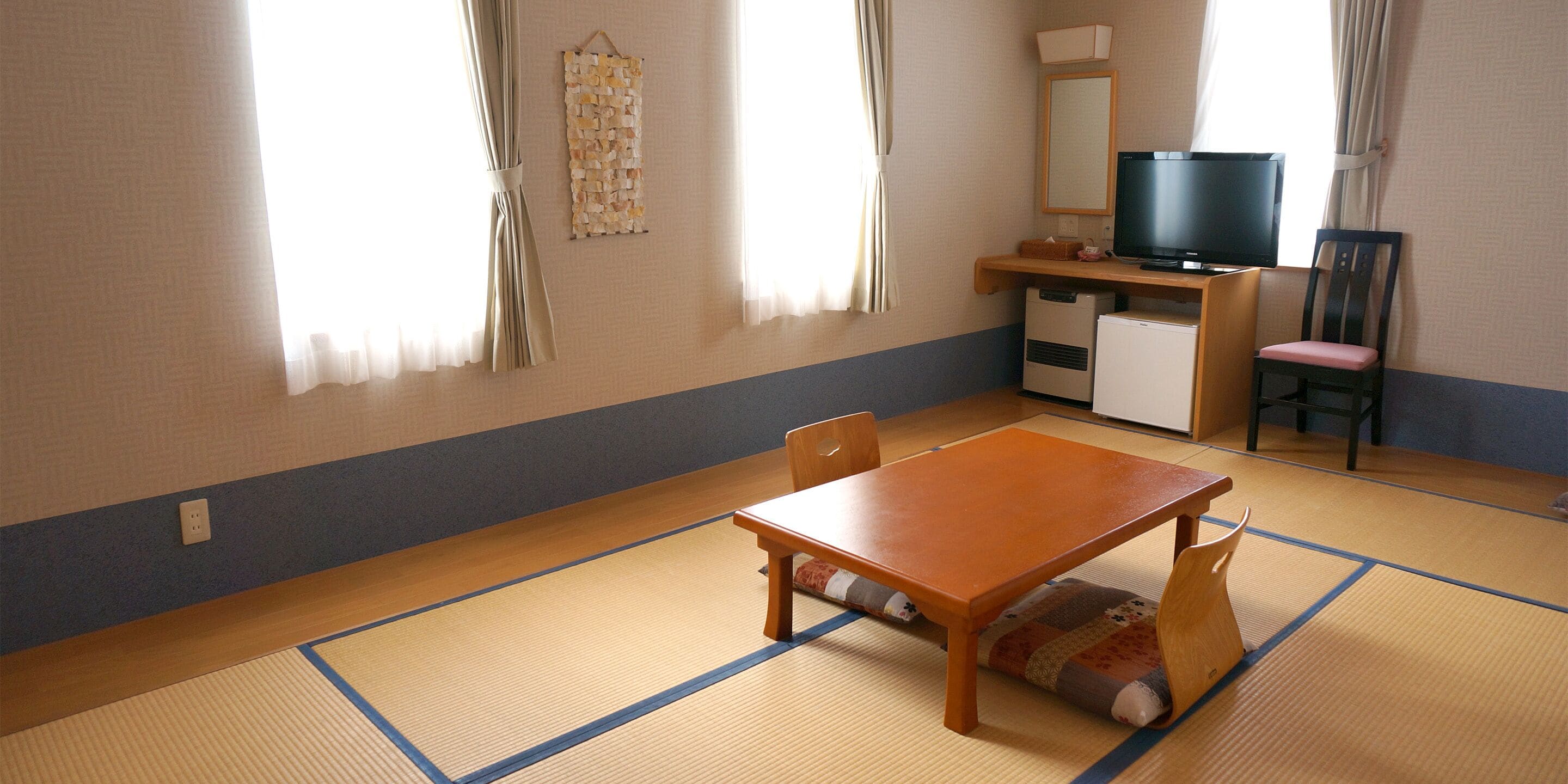 Free WiFi, bed sheets