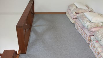 In-room safe, desk, bed sheets