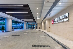 Property entrance - Hilton Garden Inn Hong Kong Mongkok (Kowloon)