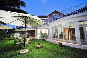Outdoor dining - Urban by CityBlue Kigali (Kigali)