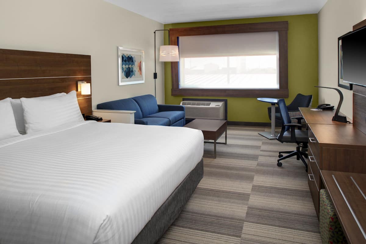 Premium bedding, in-room safe, desk, blackout drapes