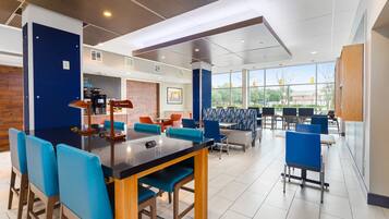 Sudah termasuk sarapan prasmanan setiap hari