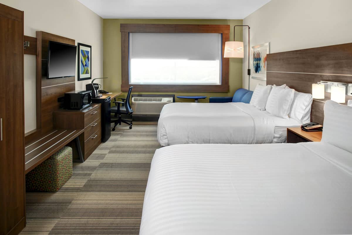 Premium bedding, in-room safe, desk, blackout drapes