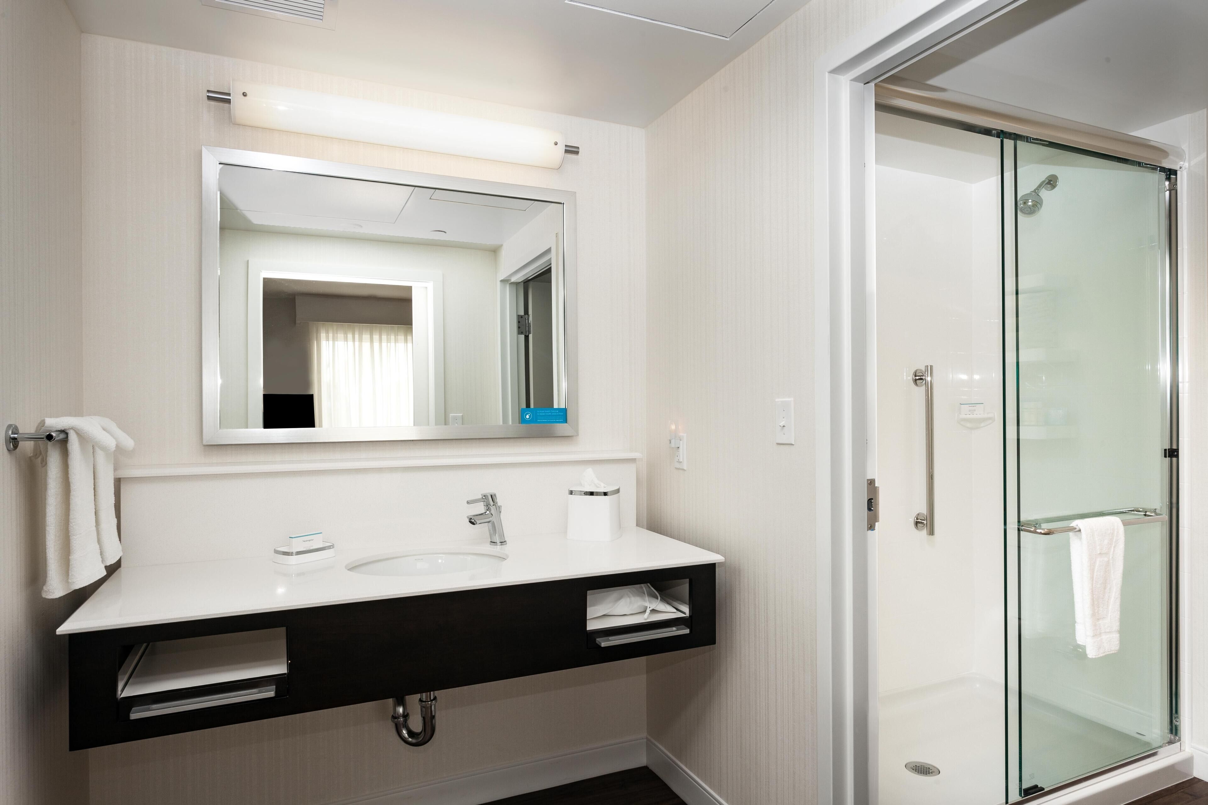 Photo - Hampton Inn & Suites by Hilton Seattle/Northgate