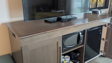 In-room safe, desk, laptop workspace, iron/ironing board