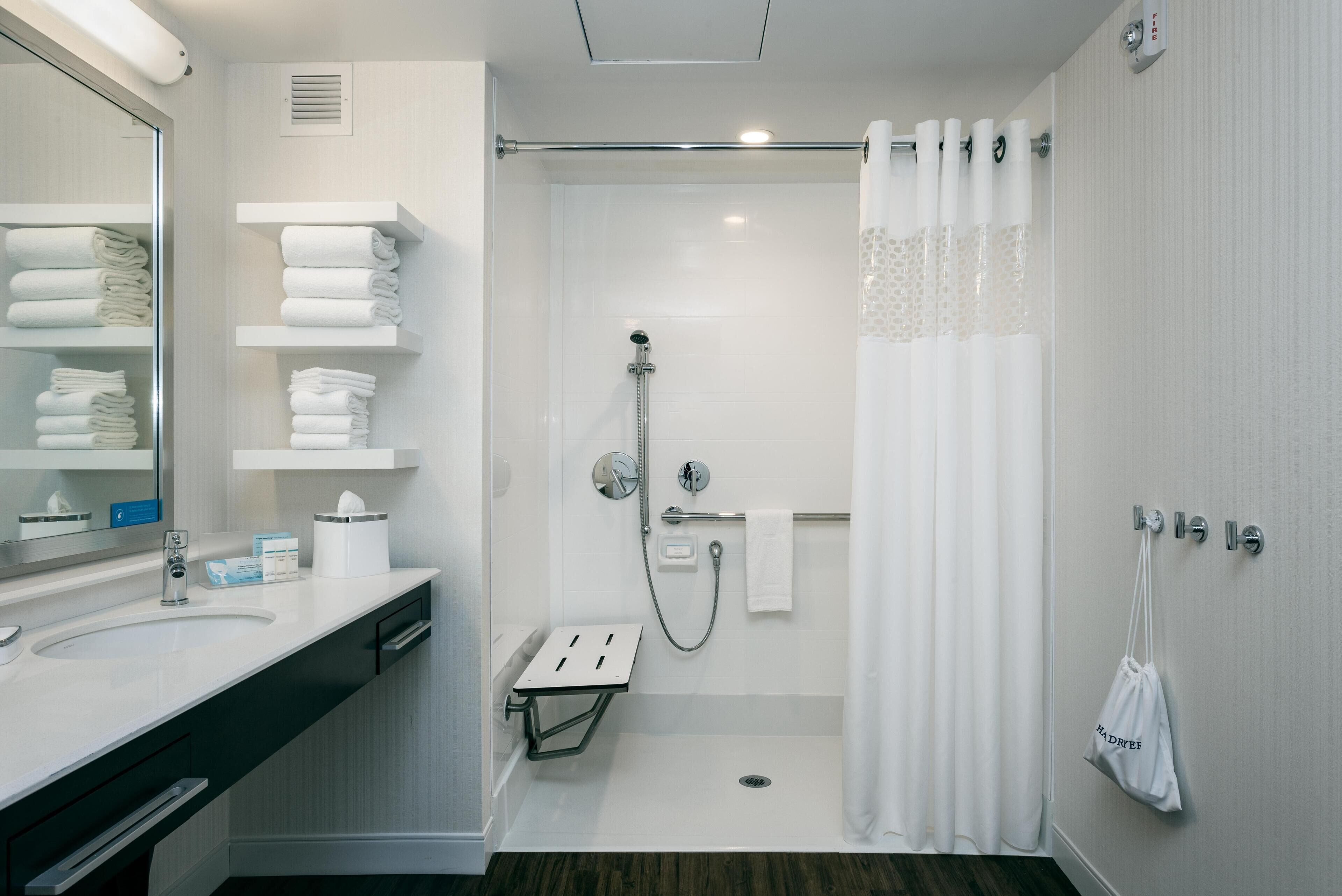 Photo - Hampton Inn & Suites by Hilton Seattle/Northgate