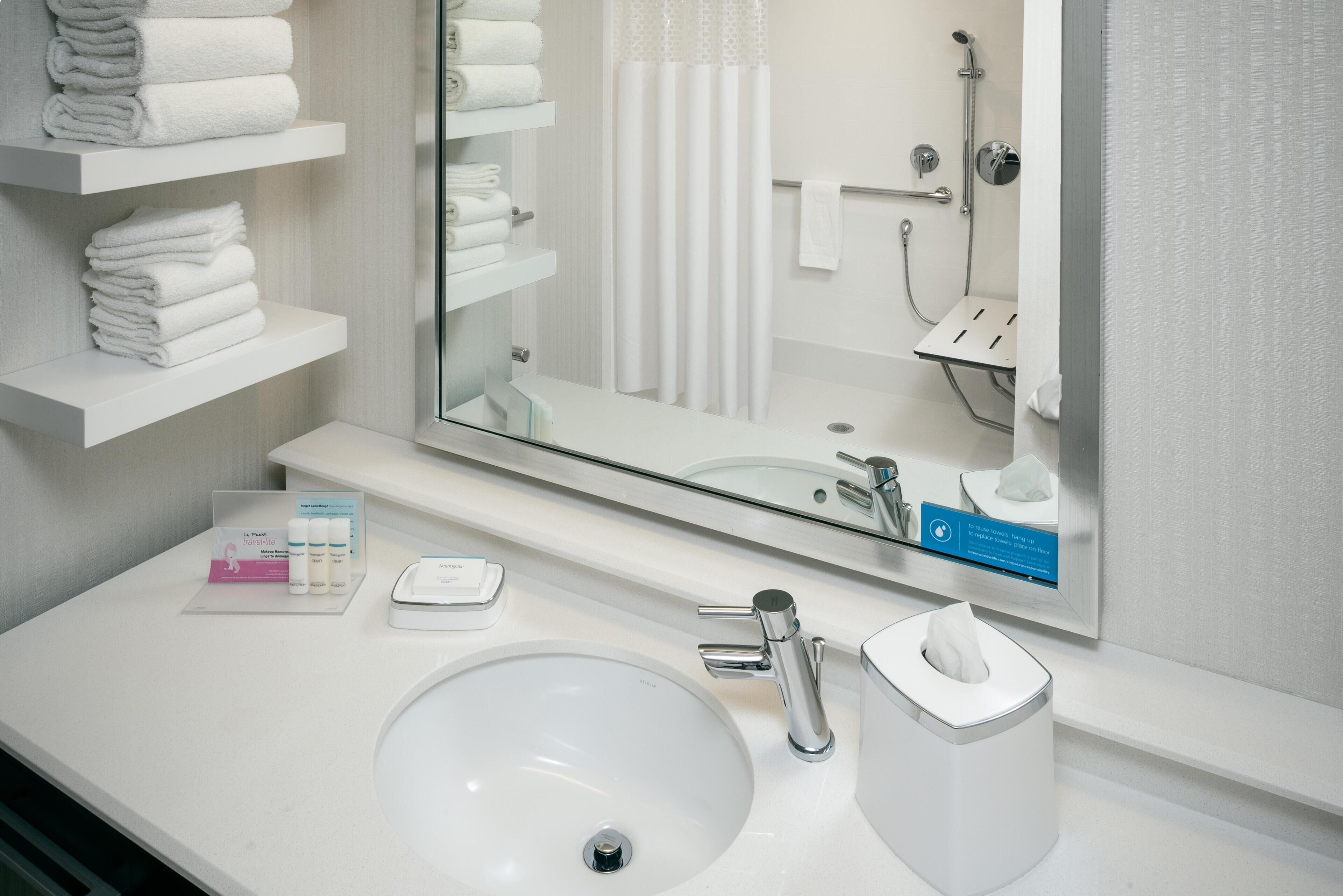 Photo - Hampton Inn & Suites by Hilton Seattle/Northgate
