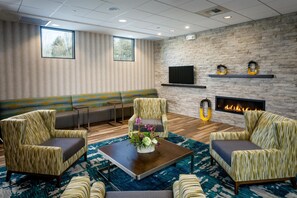Reception - Hampton Inn & Suites by Hilton Seattle/Northgate (Seattle)