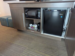 Caja de seguridad en la habitación y escritorio 