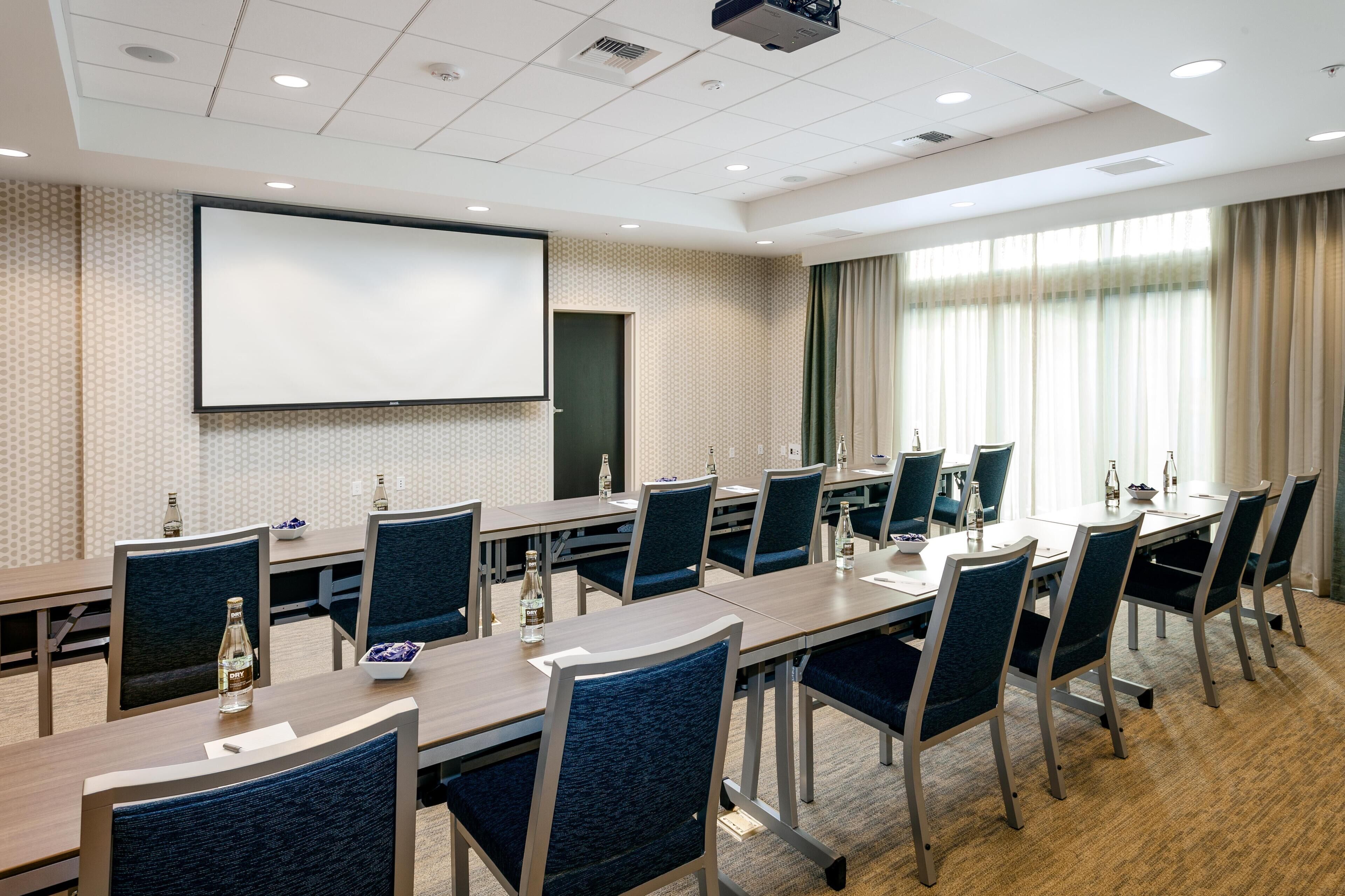 Photo - Hampton Inn & Suites by Hilton Seattle/Northgate