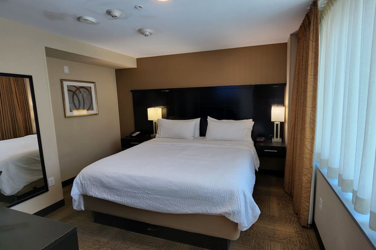 1 bedroom, Egyptian cotton sheets, premium bedding, pillow-top beds
