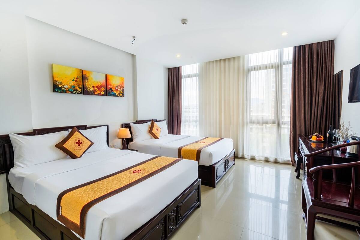 Bộ đồ giường kháng dị ứng, minibar, bàn 