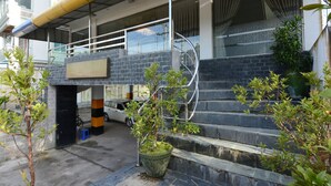 واجهة المنشأة