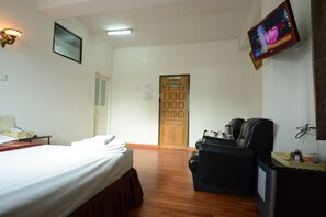 Standard Double Room | Minibar, desk, blackout curtains, rollaway beds - Jasmine Hotel (Yangon)