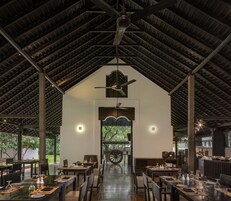 2 间餐厅，供应早餐、午餐和晚餐，国际美食