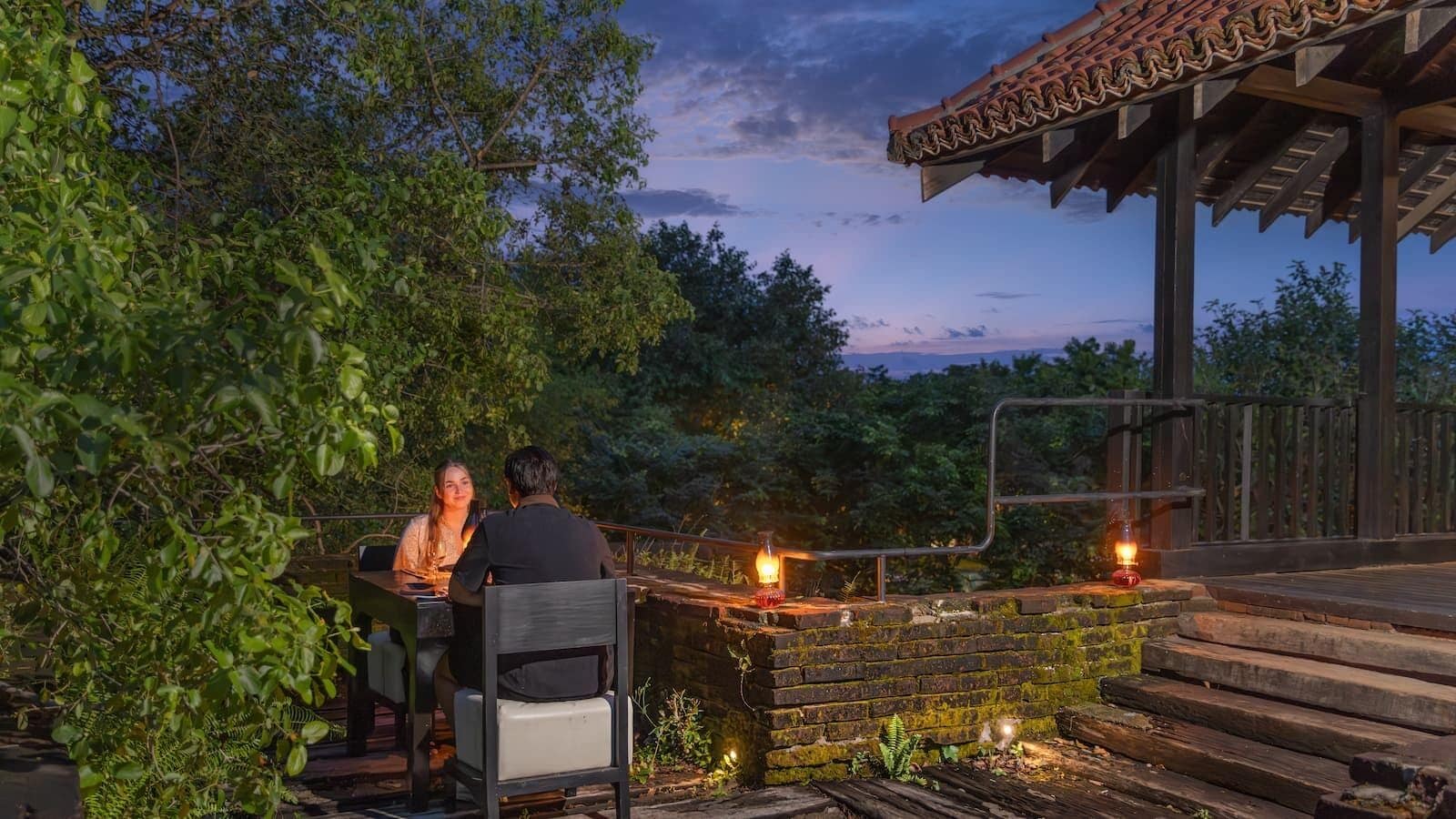 2 间餐厅，供应早餐、午餐和晚餐，国际美食