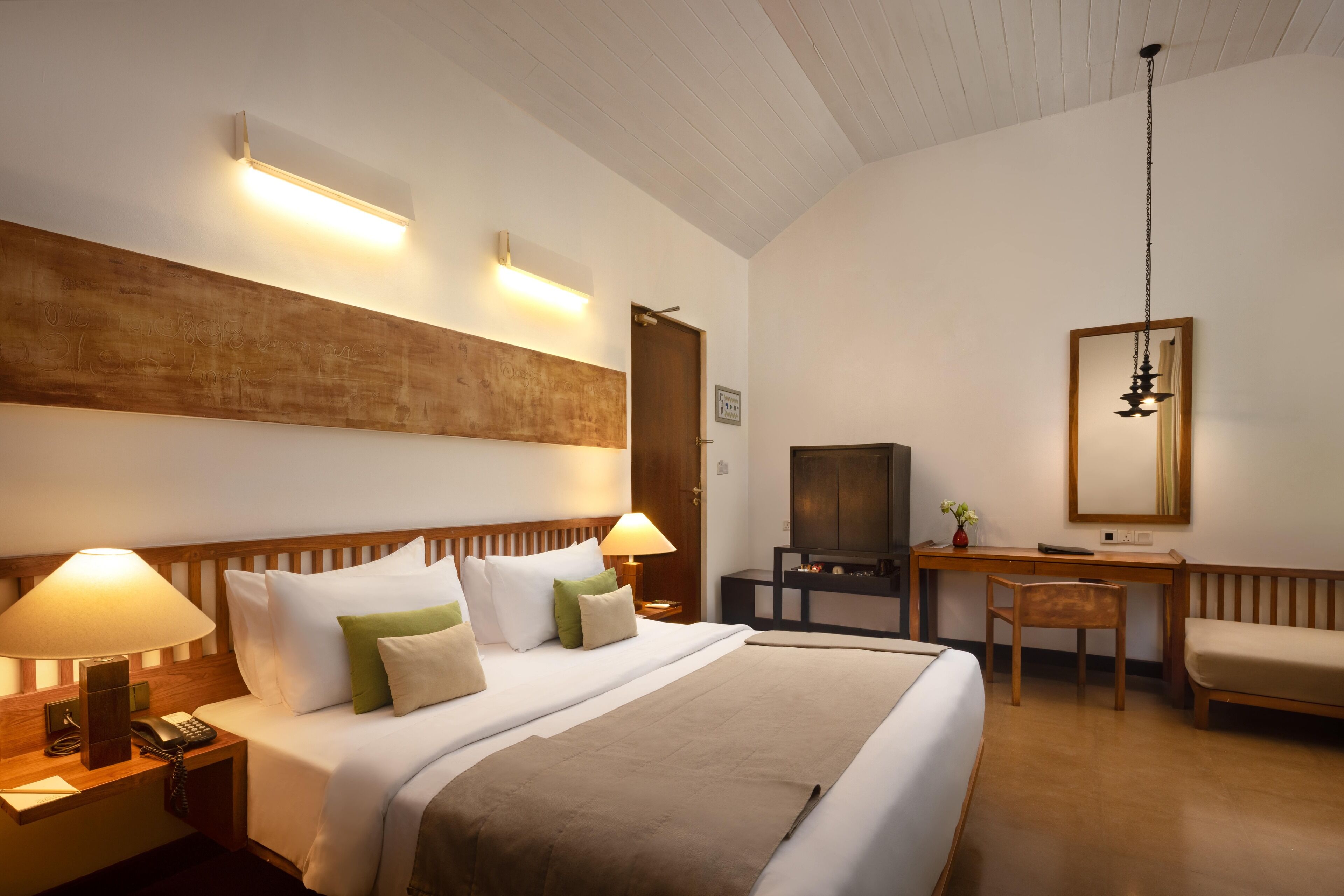 minibar, in-room safe, desk, laptop workspace