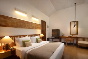 迷你吧、房內夾萬、書桌、手提電腦工作空間