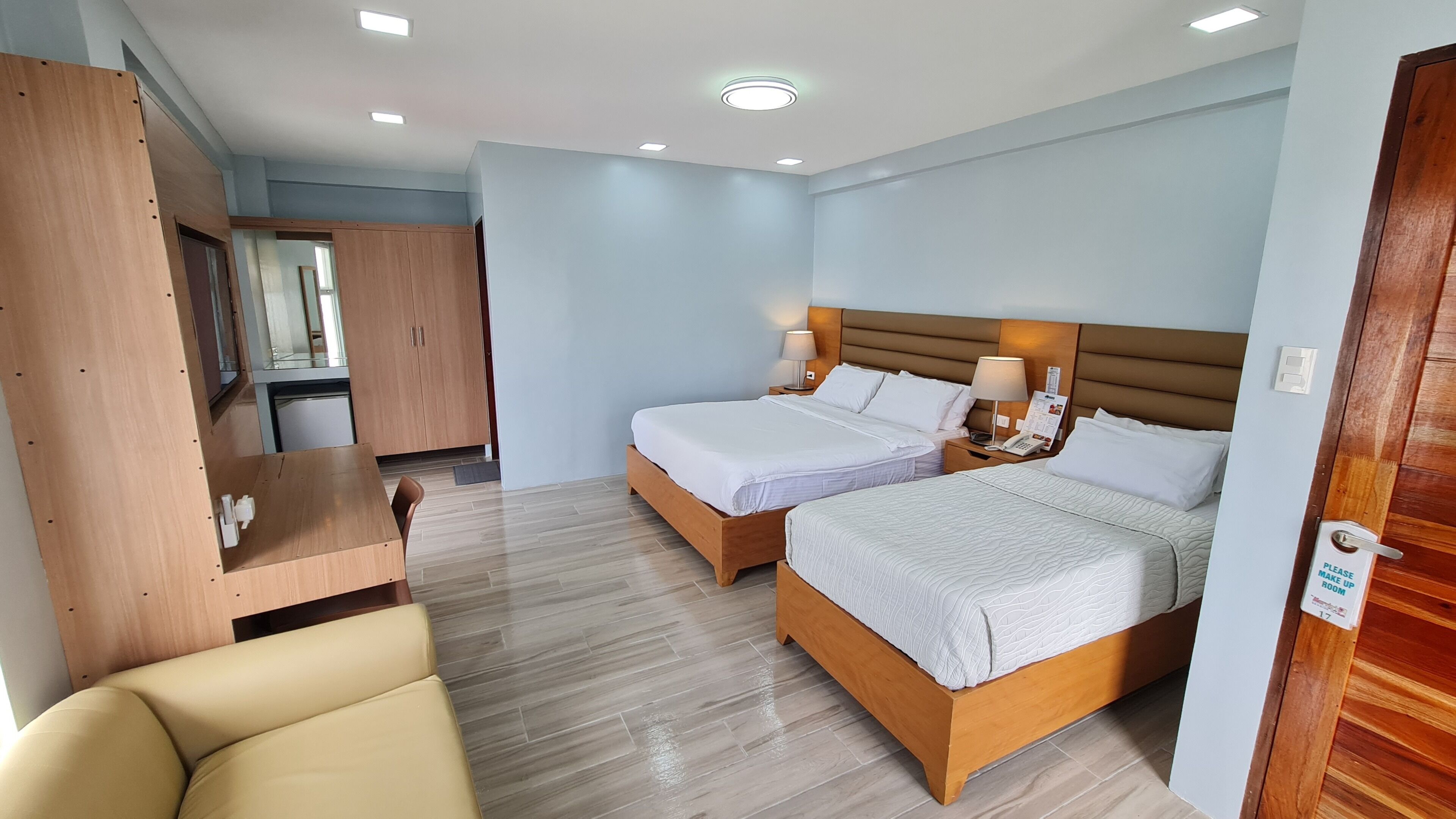 Habitación triple superior, 1 habitación | Ropa de cama 