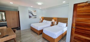 Superior Triple Room, 1 Bedroom | Living area