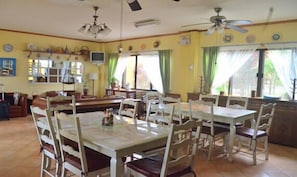 Tägliches großes Frühstück gegen Gebühr