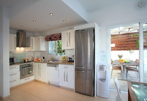 Villa, 2 Bedrooms, Private Pool | Private kitchen