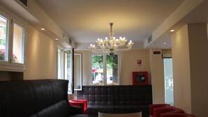 Lobby sitting area - Residence Hotel Laguna (Mestre)