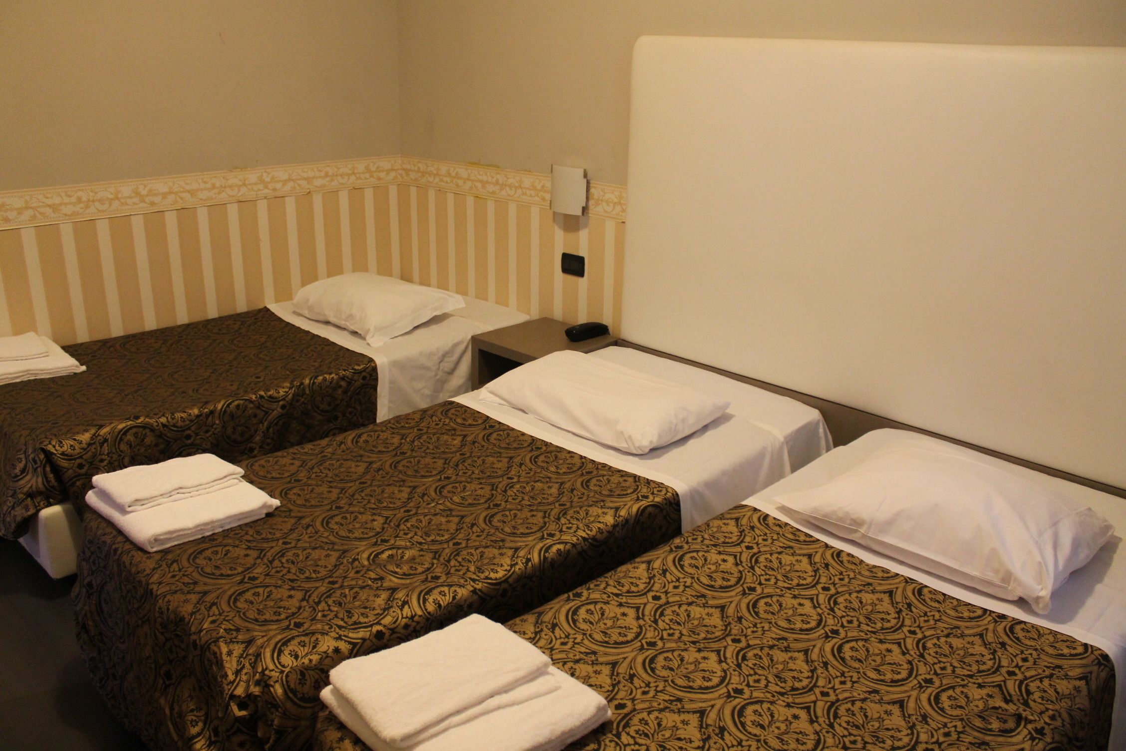 Tremannsrom | Safe på rommet, skrivebord og wi-fi (inkludert)