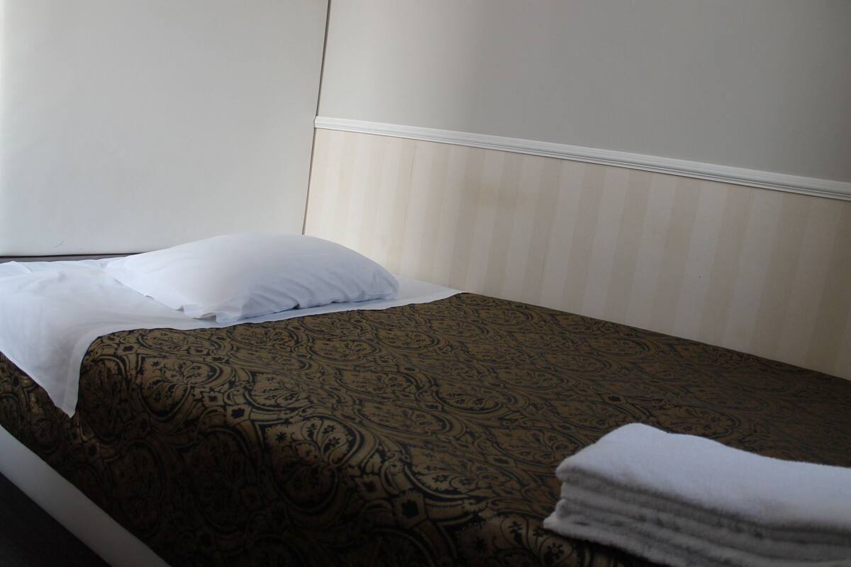 In-room safe, desk, WiFi (free)