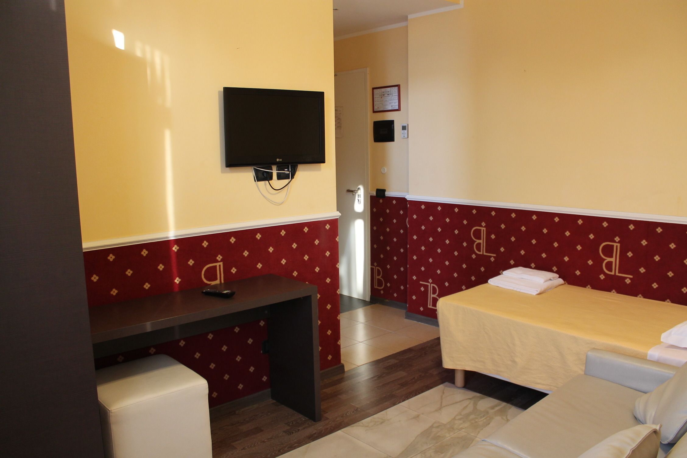 Firemannsrom | Safe på rommet, skrivebord og wi-fi (inkludert)