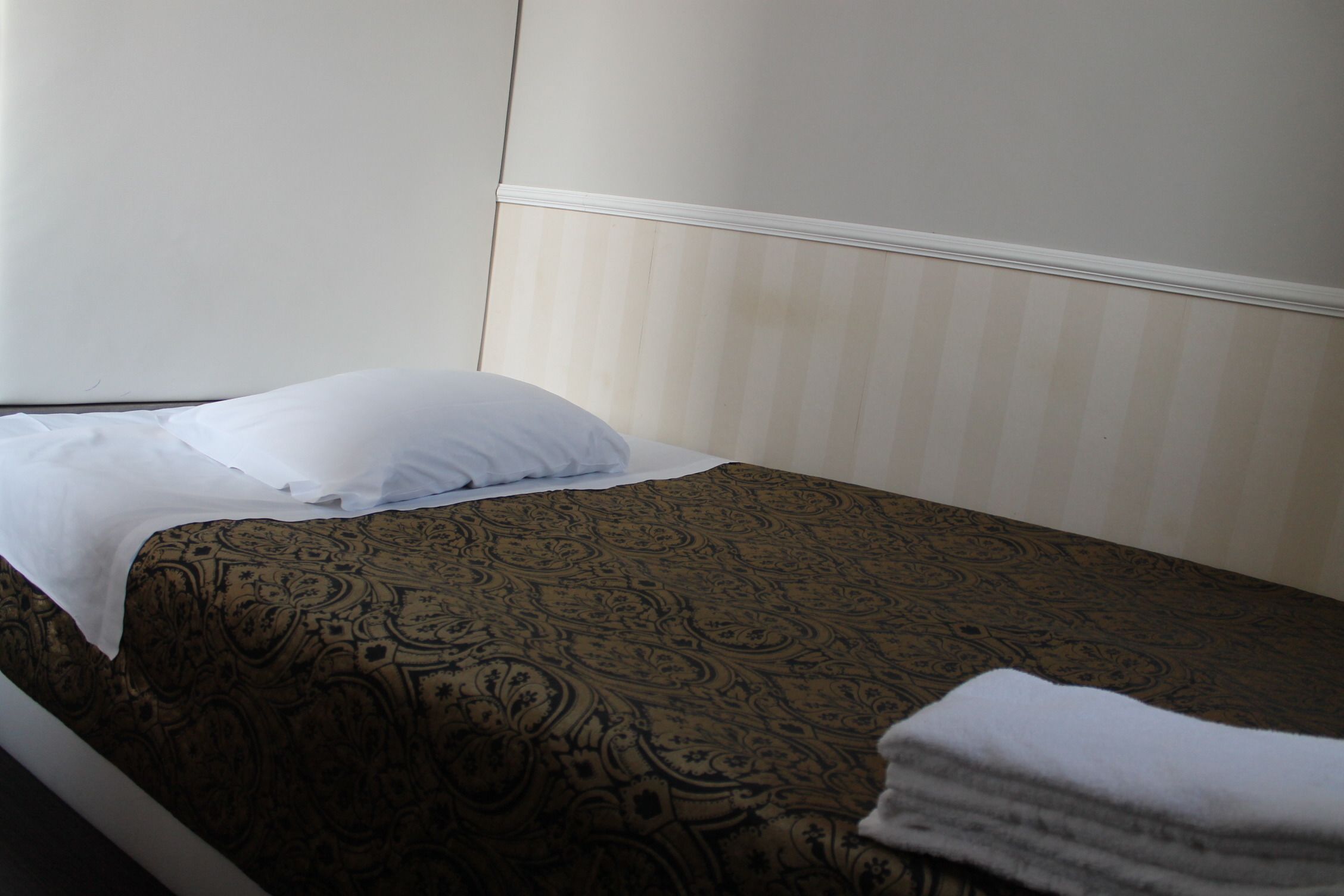 Enkeltrom | Safe på rommet, skrivebord og wi-fi (inkludert)