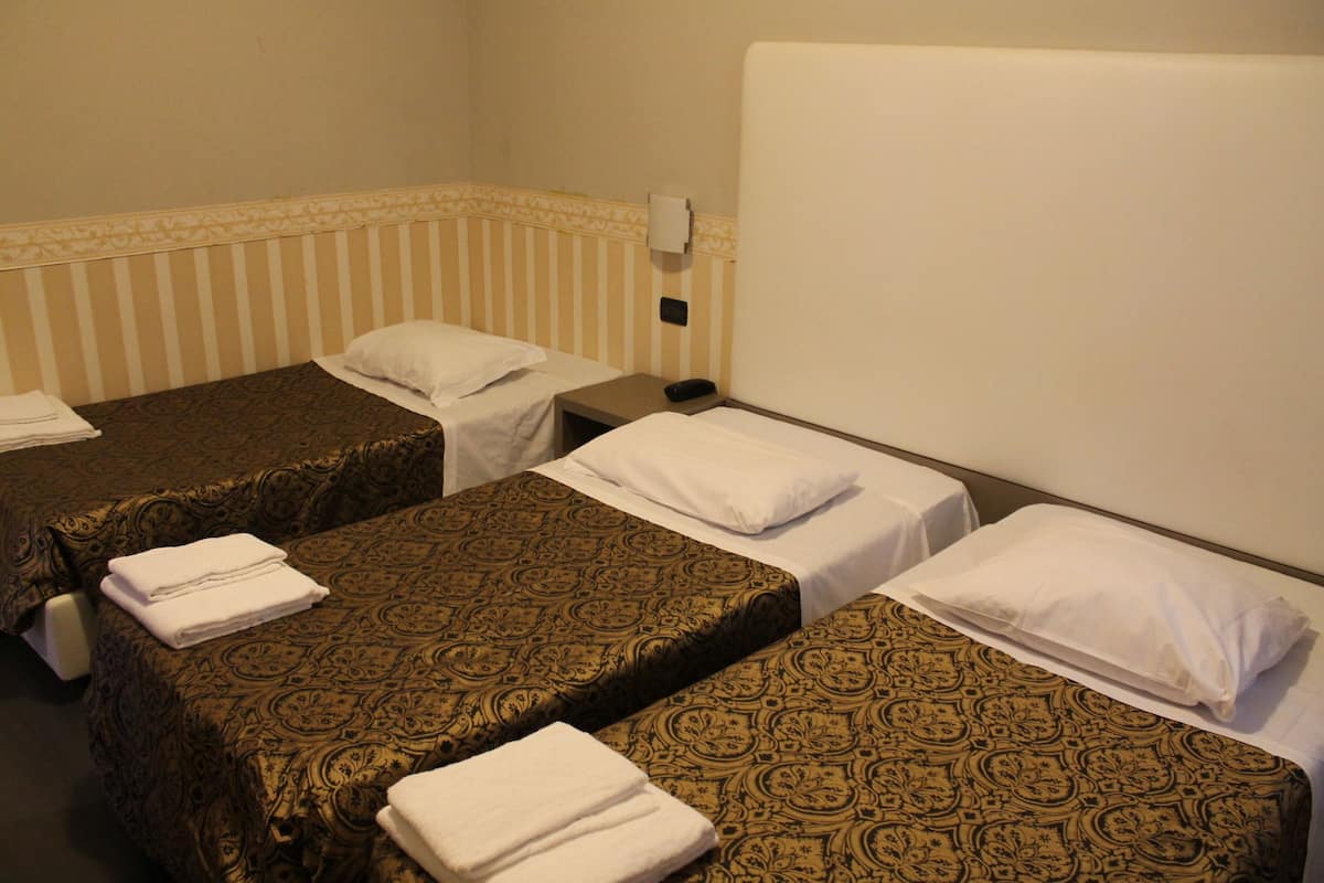 In-room safe, desk, WiFi (free)