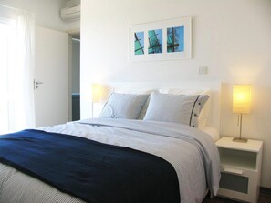 3 bedrooms, in-room safe, iron/ironing board, cots/infant beds - Carob Tree Villa (Neo Chorio)