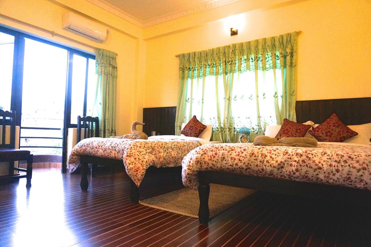 in-room safe, desk, soundproofing, free wifi