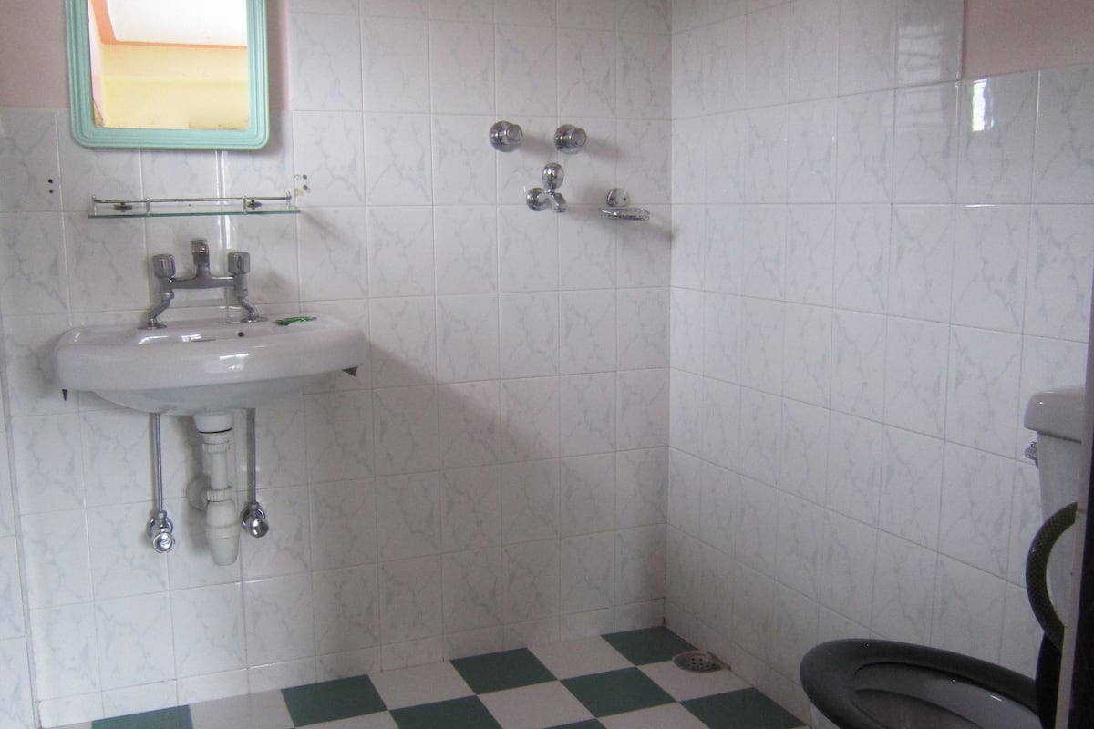 standard room | bathroom | shower, free toiletries, hair dryer, bathrobes