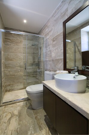 Casa de campo | Baño | Regadera, secadora de cabello, toallas 