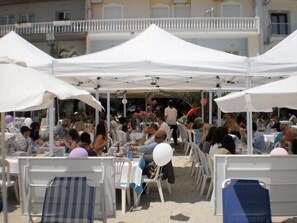 Breakfast, lunch and dinner served  - Hotel Zografos (Katerini)