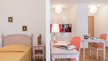 Schreibtisch, schallisolierte Zimmer, kostenlose Babybetten