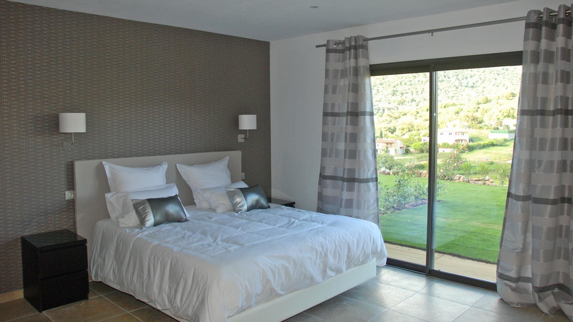 minibar, desk, soundproofing, iron/ironing board