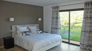 Minibar, desk, soundproofing, iron/ironing board