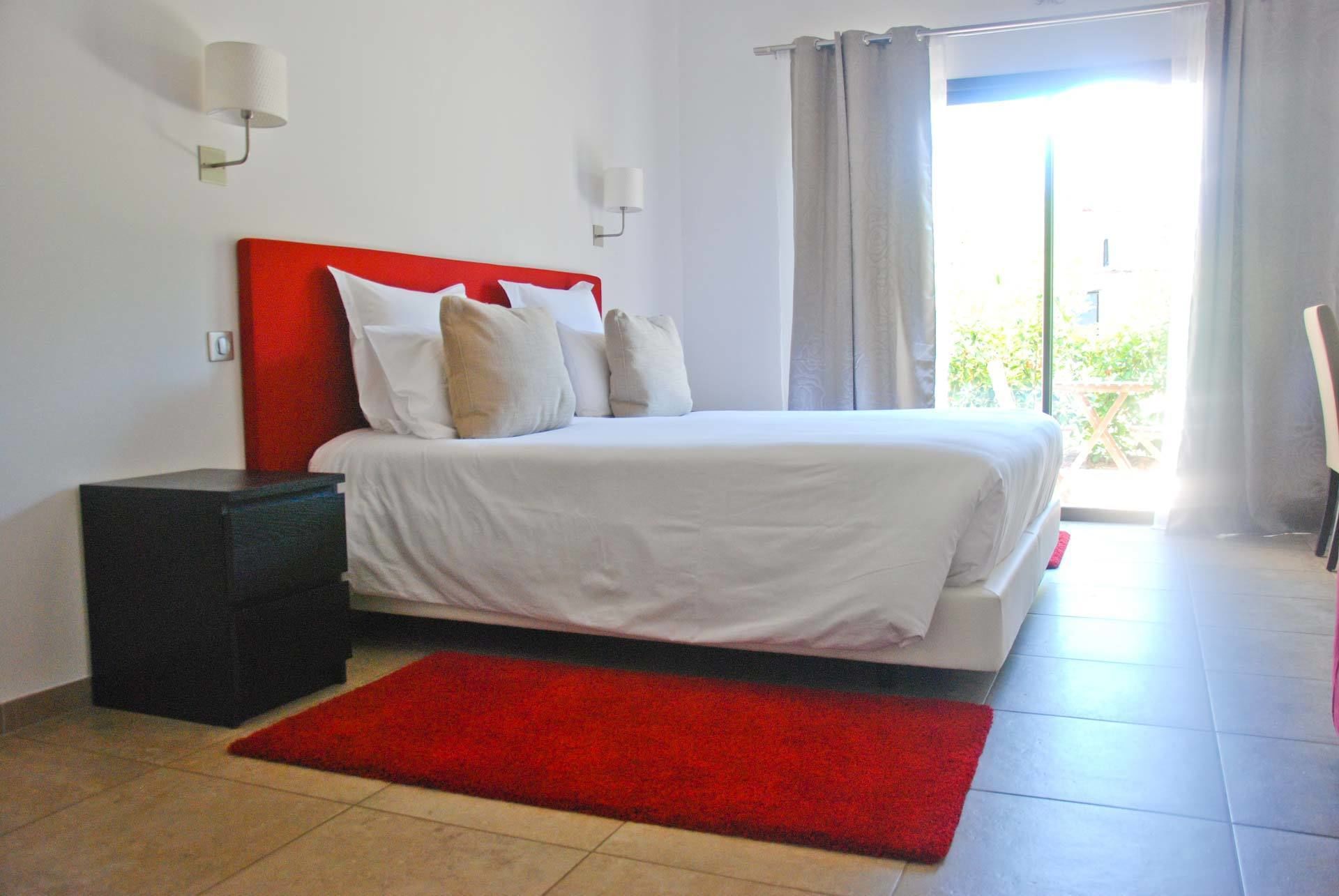 minibar, desk, soundproofing, iron/ironing board