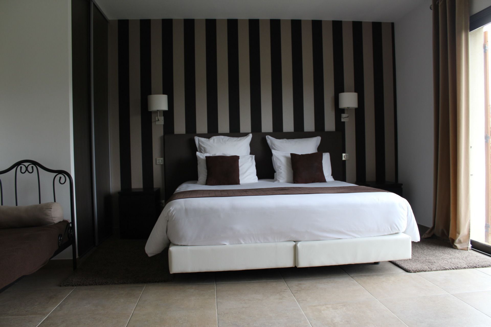 comfort double or twin room | minibar, desk, soundproofing, iron/ironing board