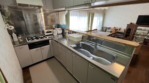 House, 3 Bedrooms | Dapur peribadi