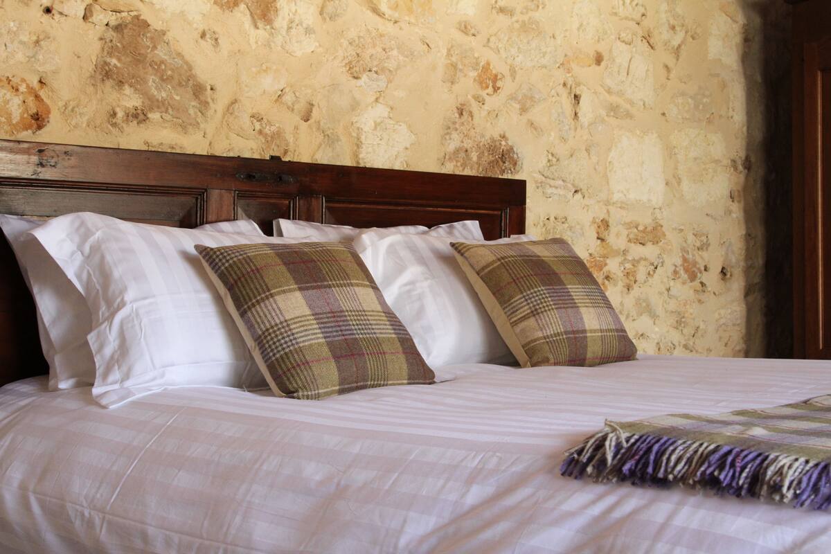 Egyptian cotton sheets, premium bedding, minibar, in-room safe