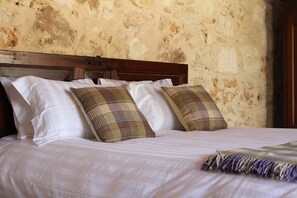Suite estudio, en la zona del patio | Sábanas de algodón egipcio, ropa de cama de alta calidad, minibar
