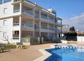 Vista frontal de la propiedad