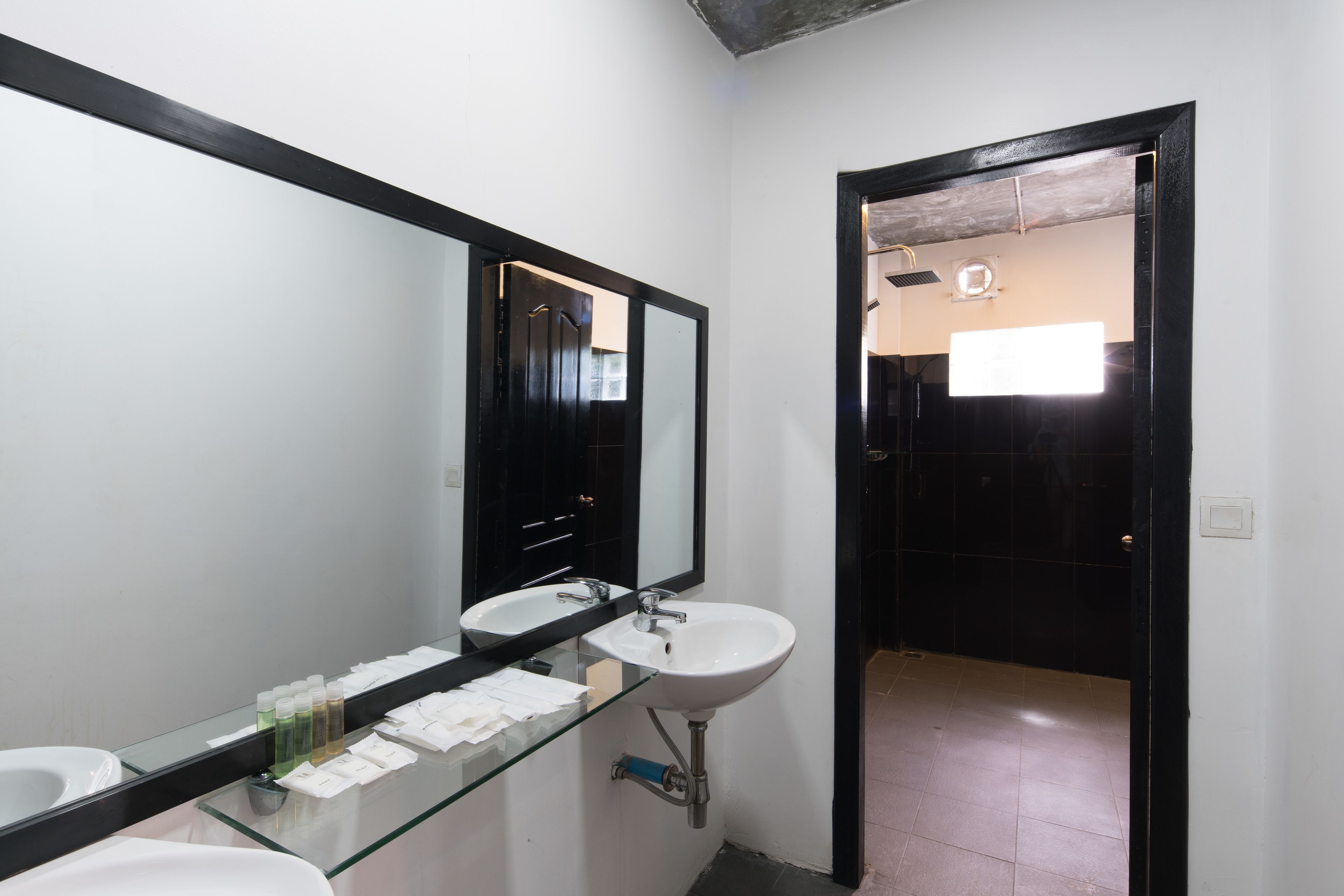 royal bungalow, 3 bedrooms, garden view, ground floor | bathroom | shower, free toiletries, hair dryer, dressing gowns